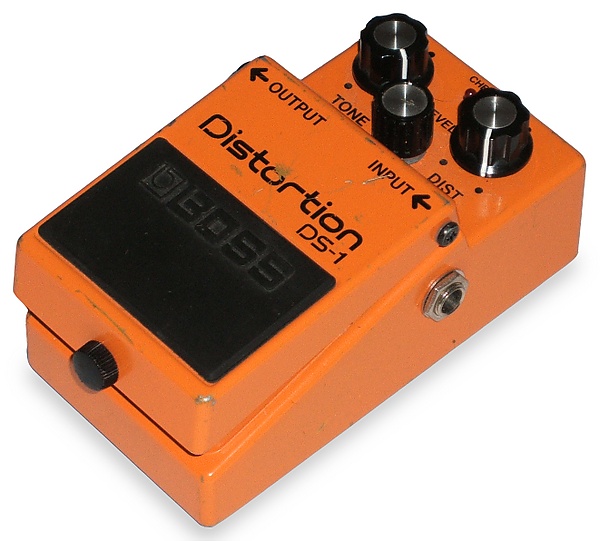 Педаль BOSS DS-1