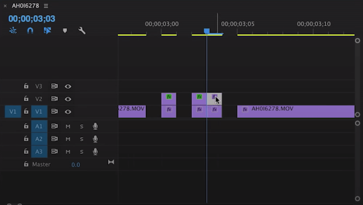 Скриншот Premiere Pro: дублирование фрагментов на таймлайне для glitch transition