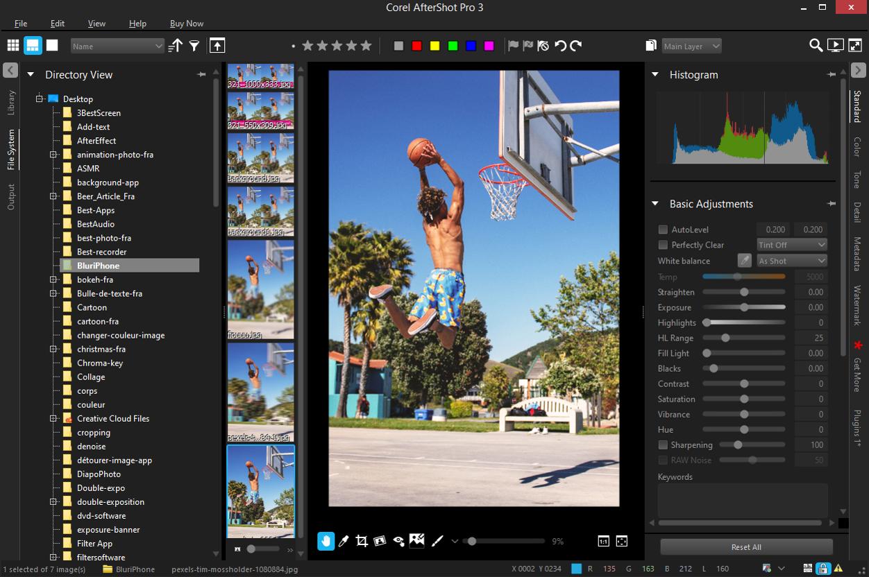 Интерфейс Corel AfterShot Pro с панелями каталогов, миниатюр и коррекции