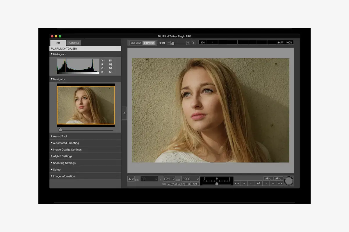 Главное окно Fujifilm Tether Shooting Plug-in PRO с Live View, гистограммой и панелями
