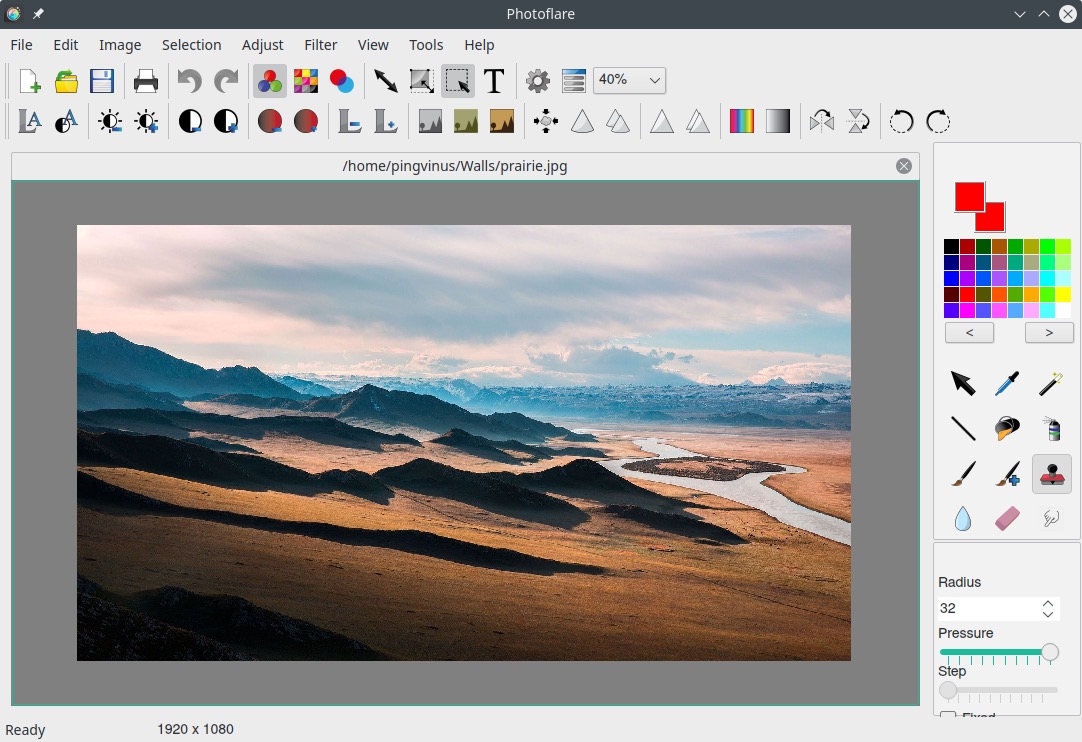 Главное окно PhotoFlare с открытой фотографией