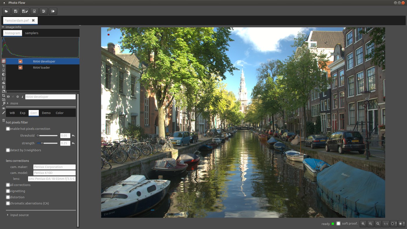 Рабочая область PhotoFlow со слоями RAW и гистограммой