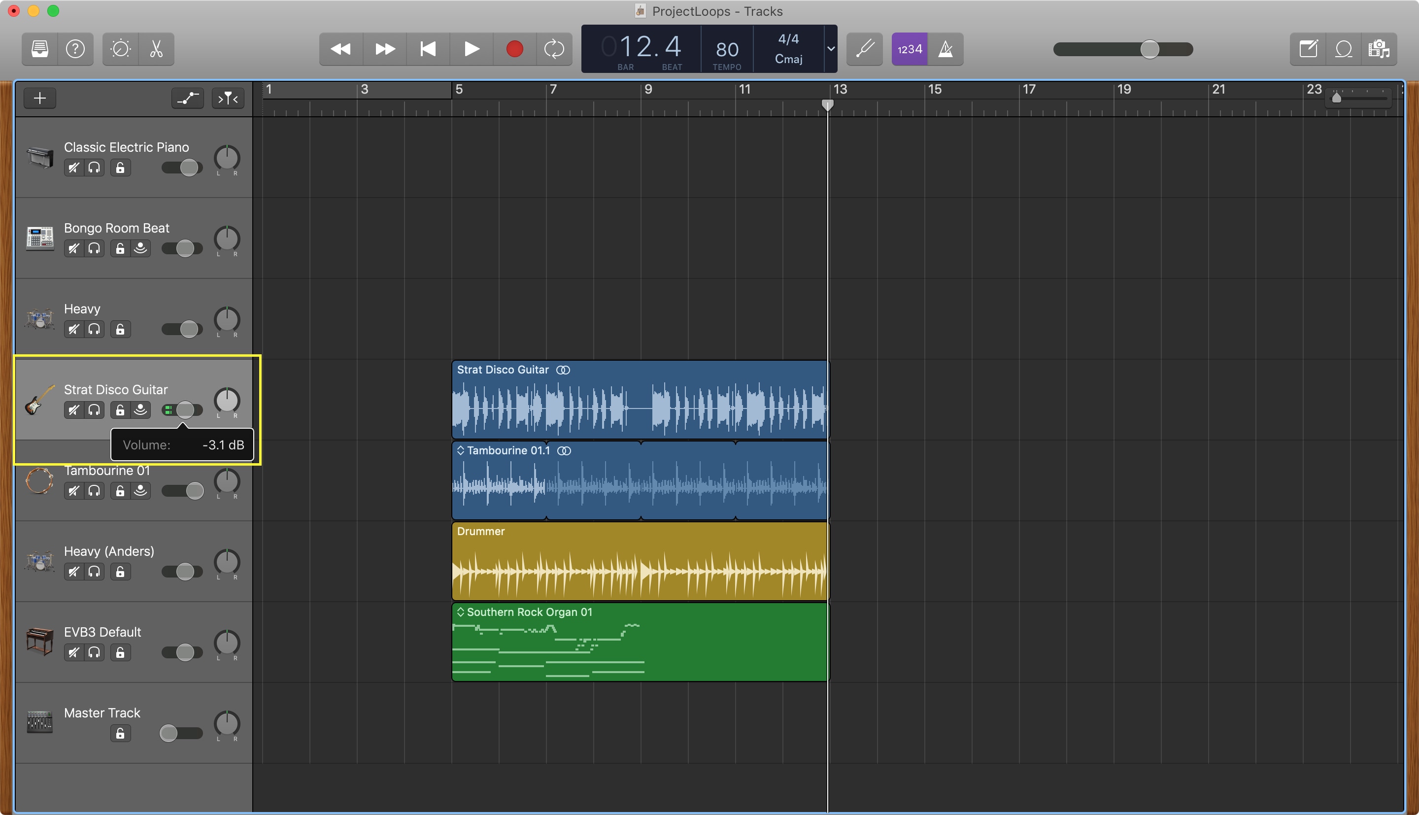 Скриншот GarageBand на Mac с регулятором громкости дорожки