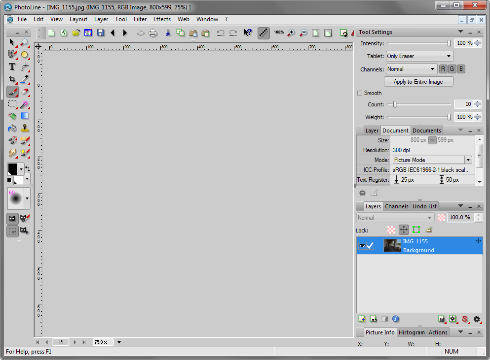 Интерфейс PhotoLine с панелями Tool Settings, Document и Layers