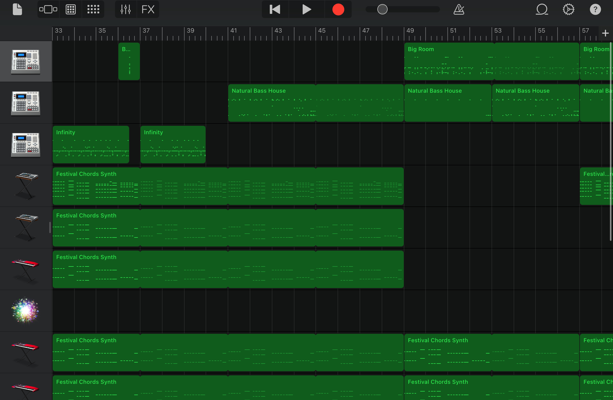 Интерфейс GarageBand с музыкальным проектом