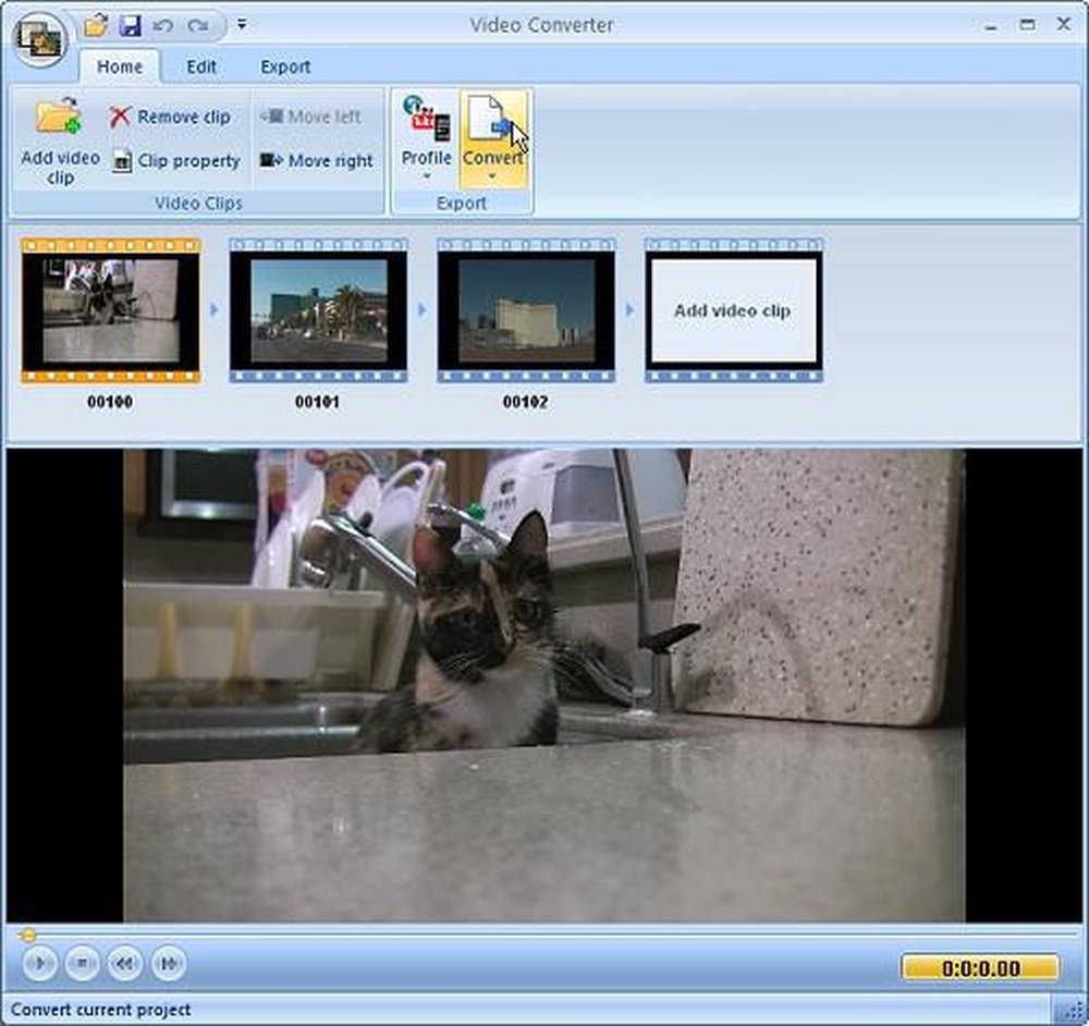 Главное окно Extensoft Free Video Converter с несколькими клипами, миниатюрами и областью предпросмотра