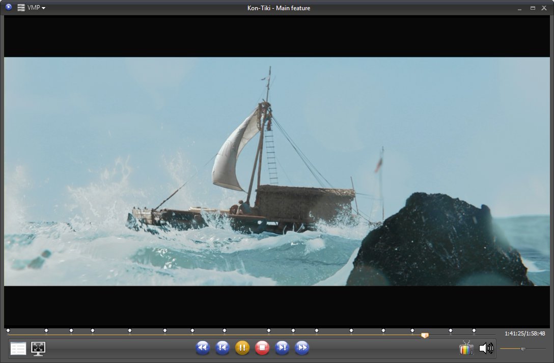 VSO Media Player с открытым полнометражным видео и панелью управления воспроизведением
