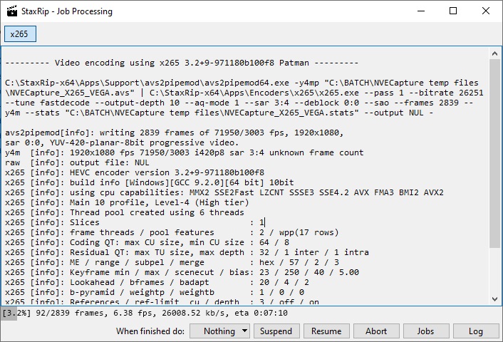 Запуск первого прохода x265 с видимой командой x265.exe, параметрами и консольным журналом энкодера