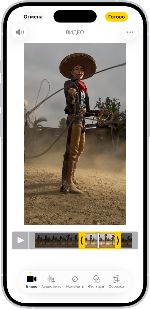 Экран редактирования видео в приложении Фото на iPhone