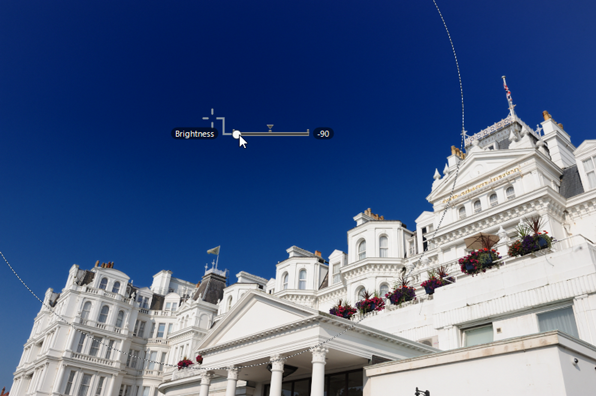 Пример Color Control Point в Nikon NX Studio: локальное затемнение синего неба с помощью ползунка Brightness