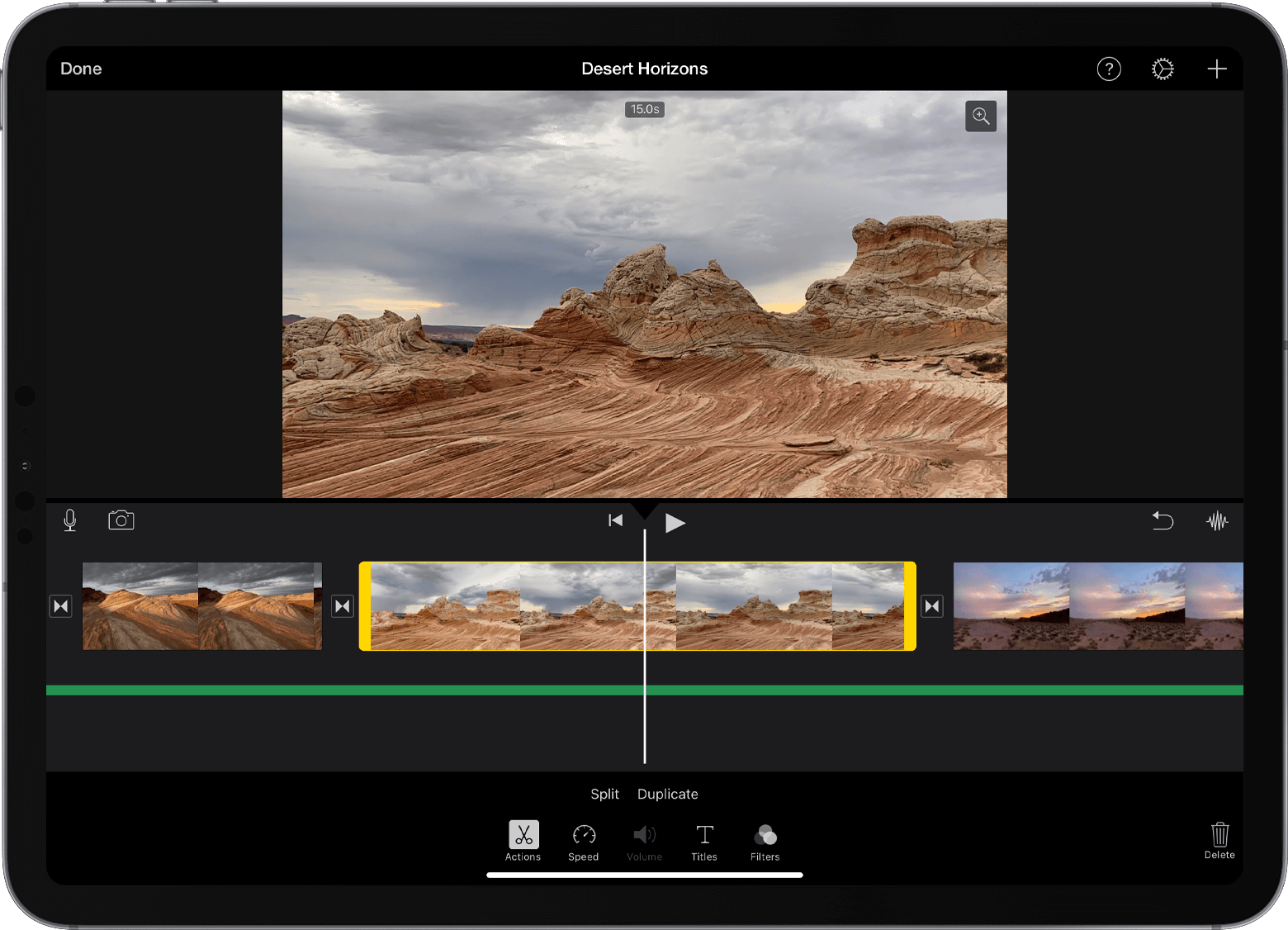 Скриншот iMovie на iPad: разделение и дублирование клипа на таймлайне