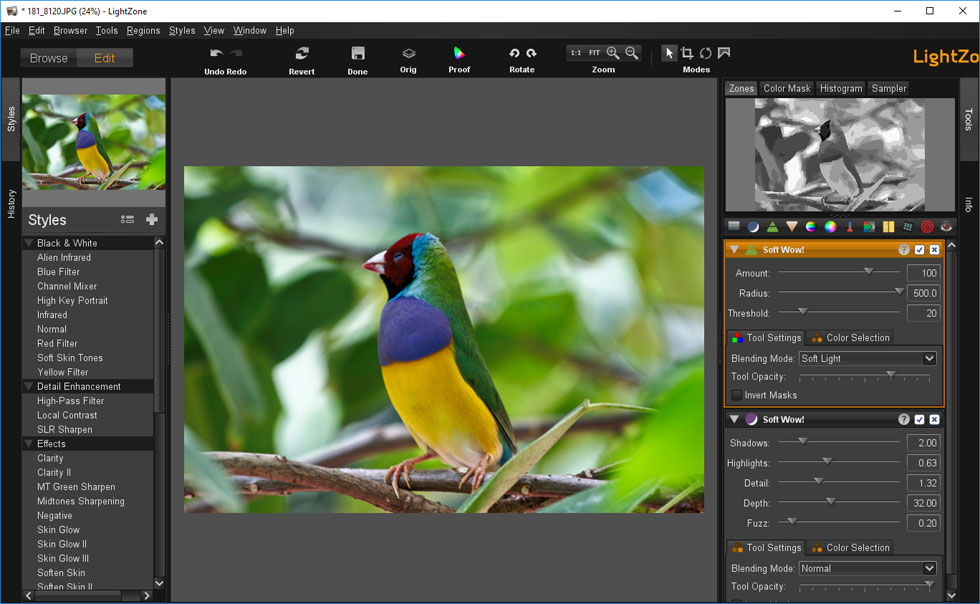 Edit-режим LightZone с панелью Styles, предпросмотром, вкладками Zones/Color Mask/Histogram/Sampler и Tool Stack