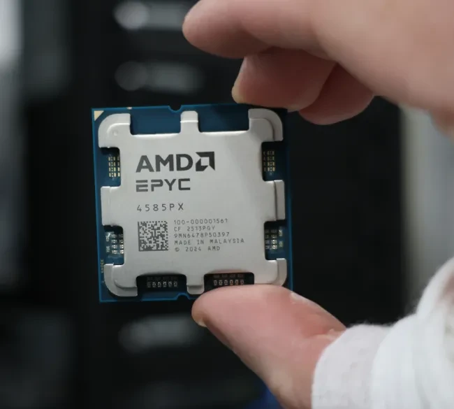 AMD EPYC 4585PX, маркировка 4585PX и OPN 100-000001561 на теплораспределителе