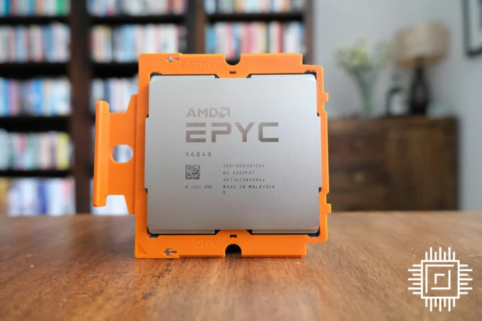 AMD EPYC 9684X в процессорном держателе SP5, маркировка 9684X видна на теплораспределителе