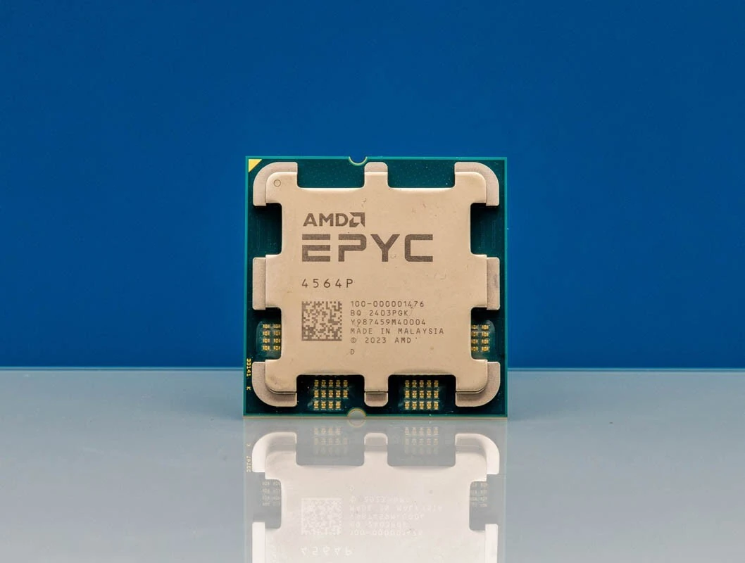 AMD EPYC 4564P с маркировкой 4564P и OPN 100-000001476