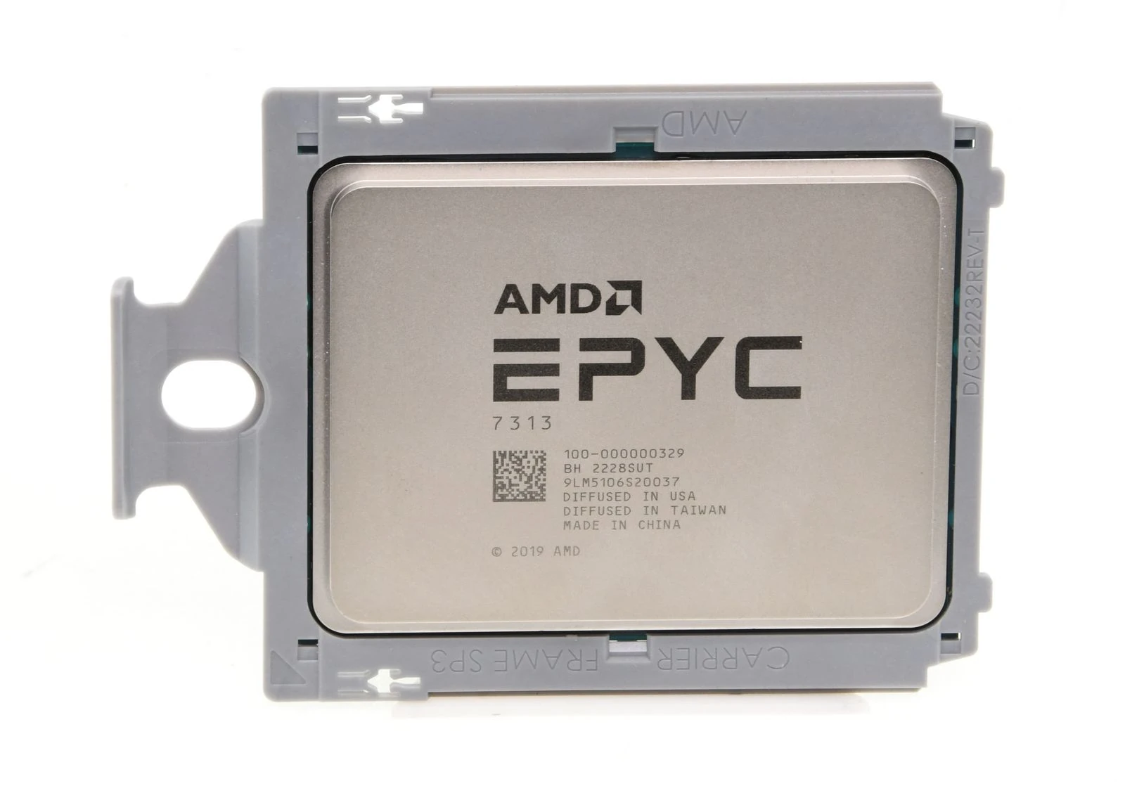 AMD EPYC 7313 с маркировкой 100-000000329 в держателе Socket SP3