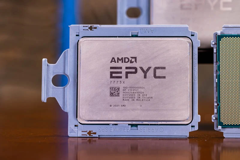 AMD EPYC 7773X с маркировкой модели и OPN 100-000000504