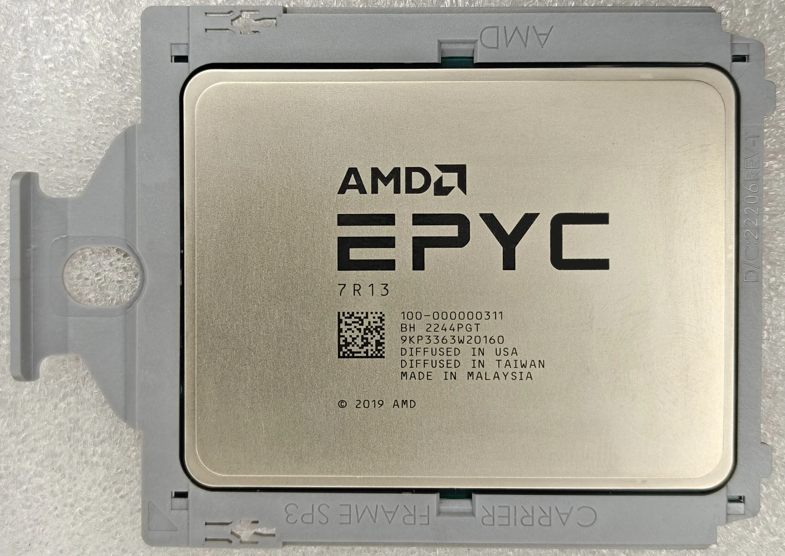 AMD EPYC 7R13 100-000000311 — реальная фотография процессора