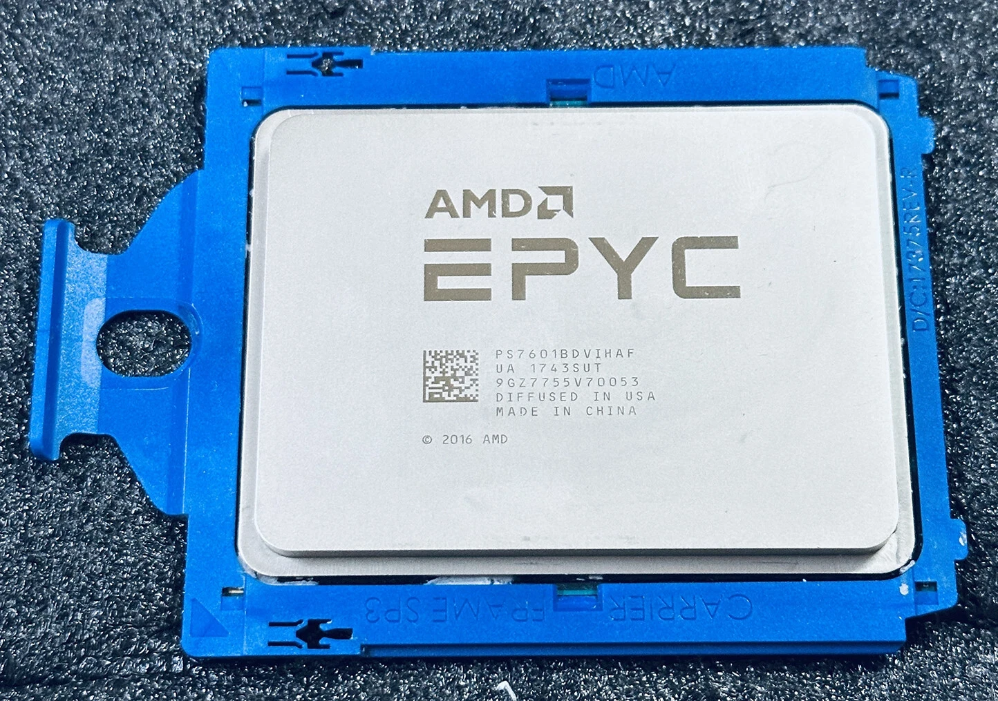 AMD EPYC 7601 в синей кассете SP3, маркировка PS7601BDVIHAF