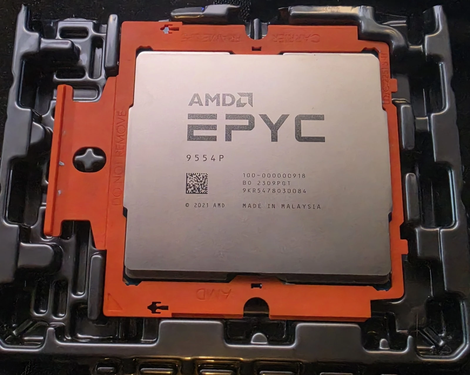 AMD EPYC Embedded 9554P с маркировкой 9554P и OPN 100-000000918