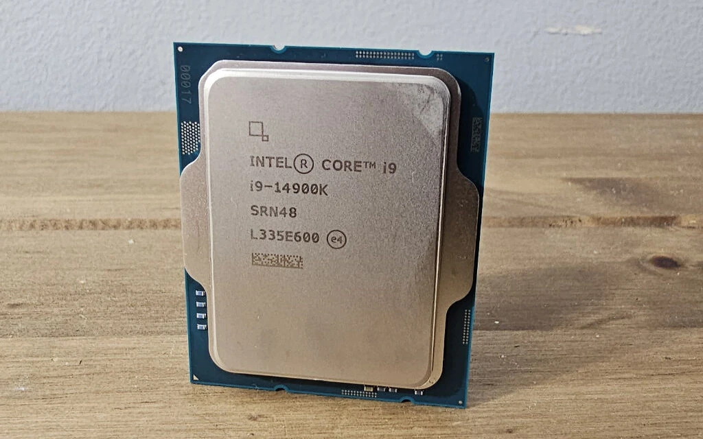Intel Core i9-14900K с маркировкой i9-14900K и S-Spec SRN48