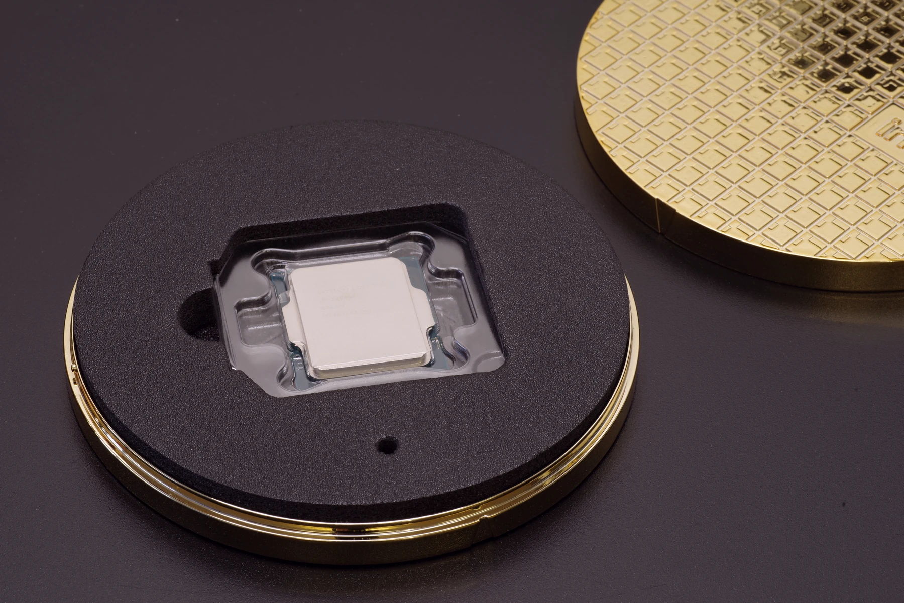 Розничная упаковка Intel Core i9-12900K
