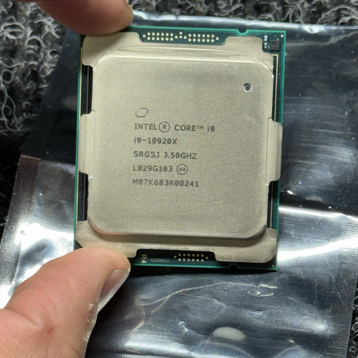 Intel Core i9-10920X X Series SRGSJ 3.50 GHz