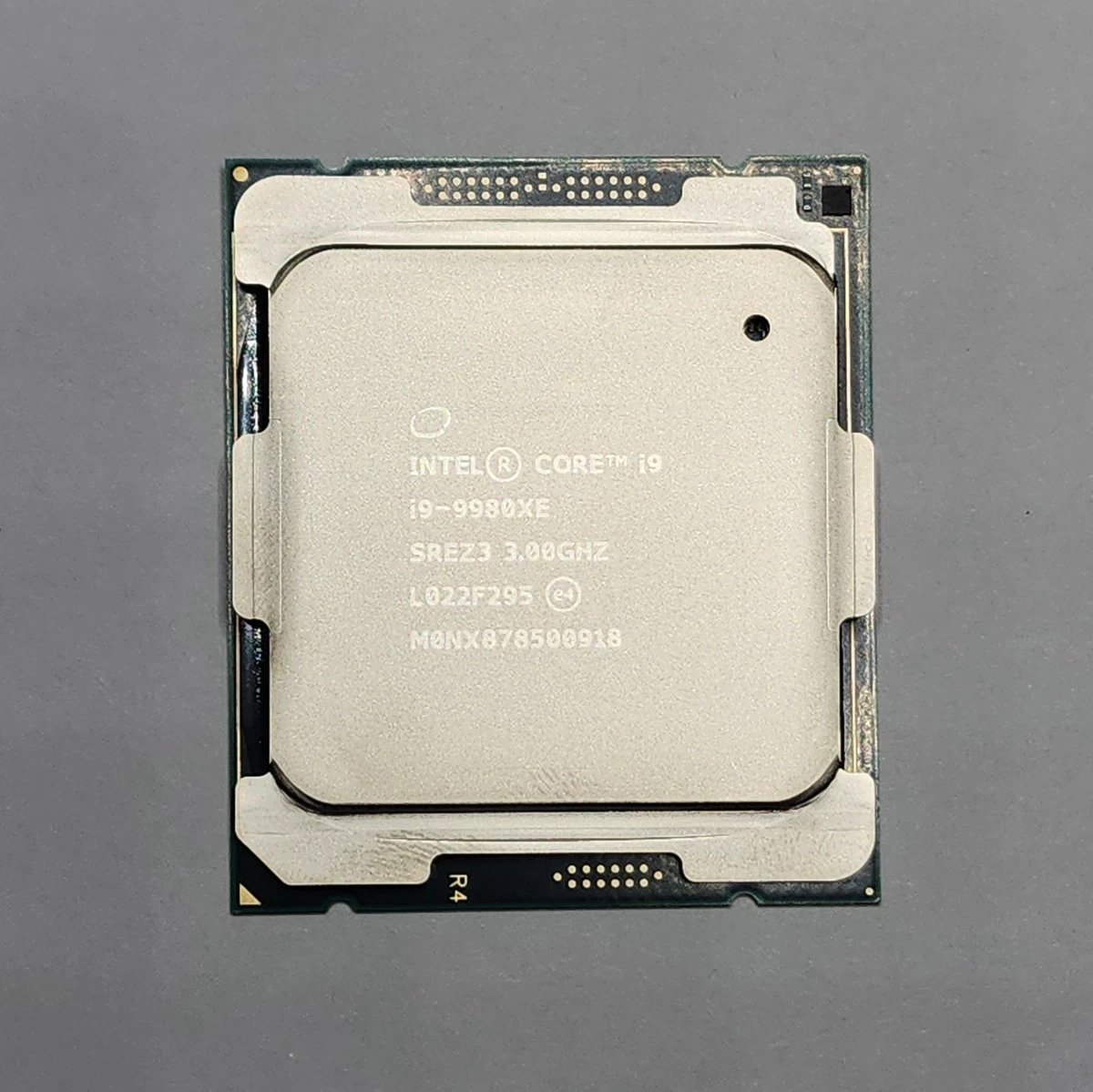 Intel Core i9-9980XE Extreme Edition SREZ3 3.00 GHz