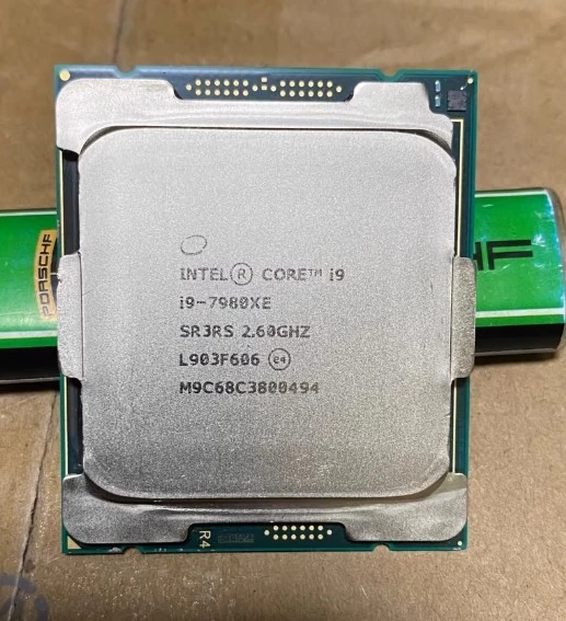 Intel Core i9-7980XE Extreme Edition с маркировкой i9-7980XE SR3RS 2.60GHz
