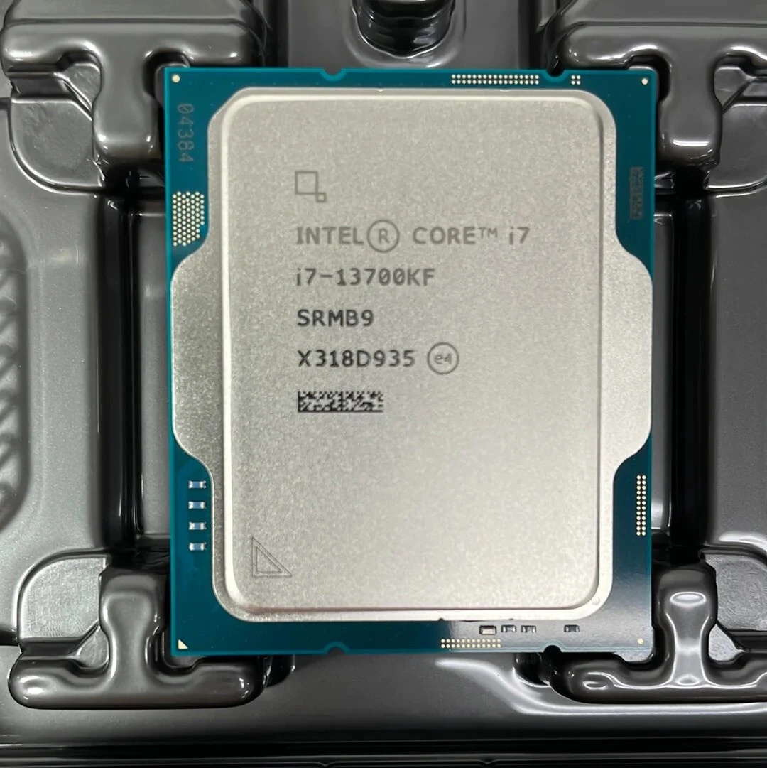 Intel Core i7-13700KF с маркировкой SRMB9