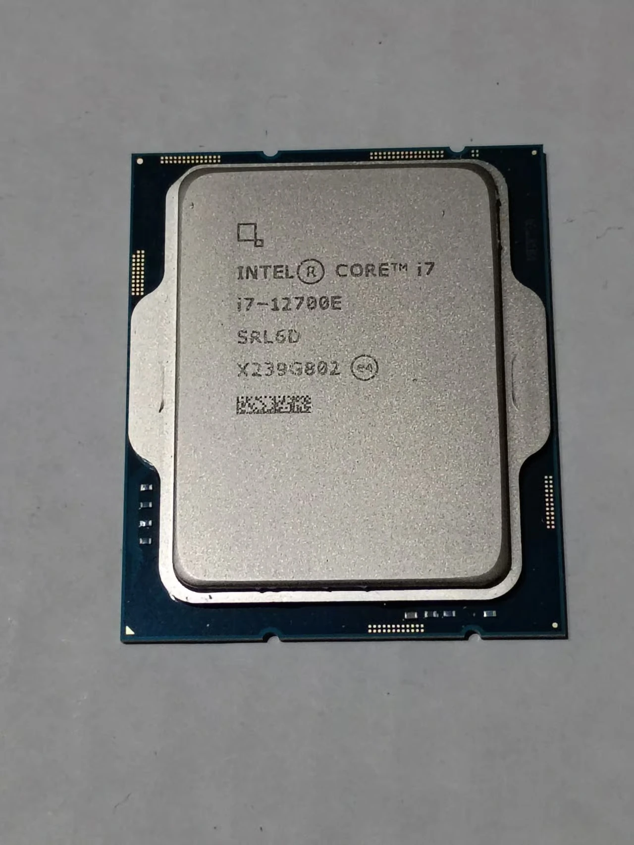 Intel Core i7-12700E SRL6D — реальная фотография процессора