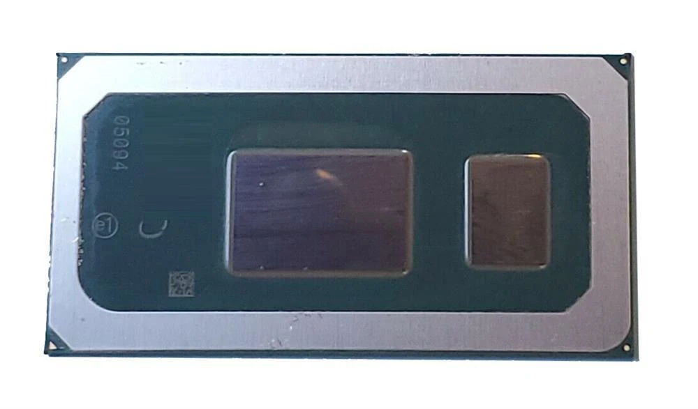 Intel Core i7-10810U SRGP1 — реальная фотография BGA-процессора