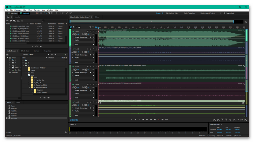 Интерфейс Adobe Audition с аудиодорожкой и профессиональными панелями
