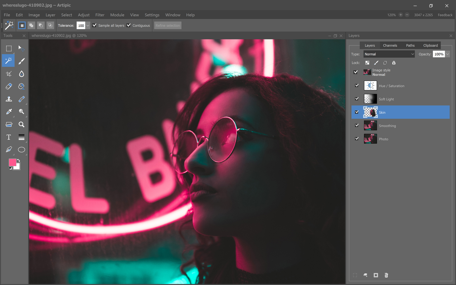 Главное окно Artipic Photo Editor со слоями и рабочей областью