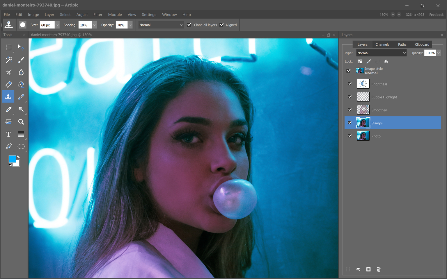 Ретушь портрета в Artipic Photo Editor с инструментом Stamp и панелью Layers
