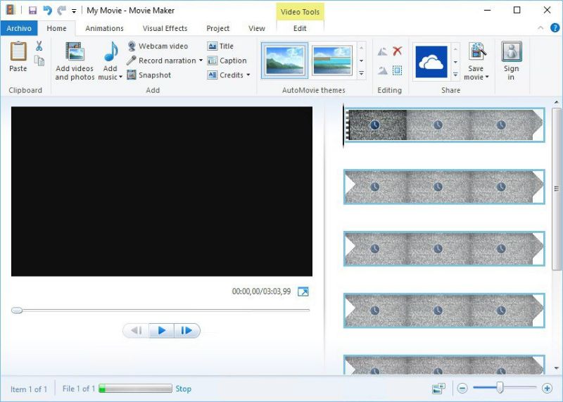 Интерфейс Windows Movie Maker с раскадровкой и областью предпросмотра