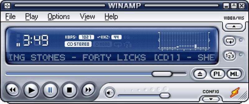 Классический интерфейс Winamp с плейлистом
